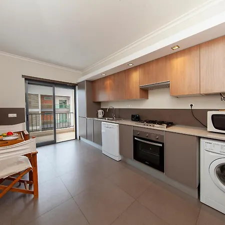 B04 - Luxury 2 Bed W Terrace Pool Lagos