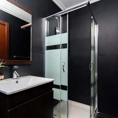 B04 - Luxury 2 Bed W Terrace Pool * Lagos