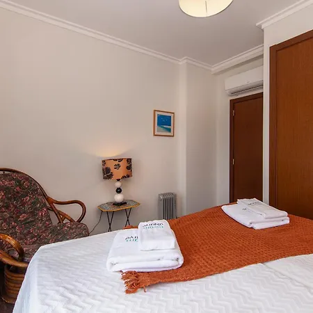 B04 - Luxury 2 Bed W Terrace Pool Lagos
