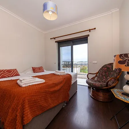 B04 - Luxury 2 Bed W Terrace Pool