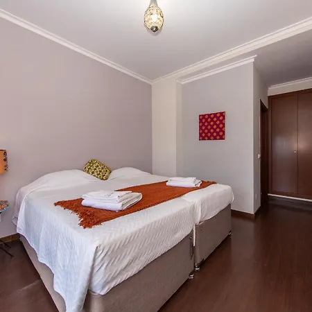 B04 - Luxury 2 Bed W Terrace Pool