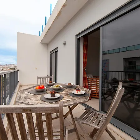 B04 - Luxury 2 Bed W Terrace Pool * Lagos