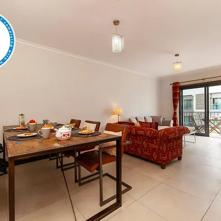 B04 - Luxury 2 Bed W Terrace Pool Apartment Lagos