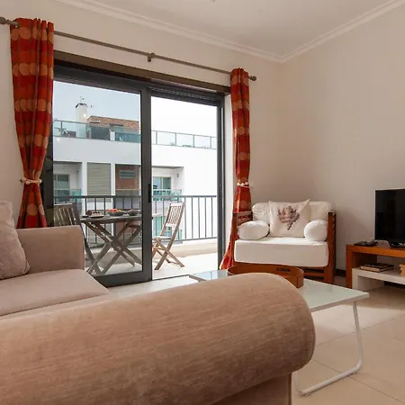 B04 - Luxury 2 Bed W Terrace Pool *