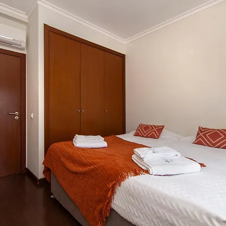 B04 - Luxury 2 Bed W Terrace Pool Lagos