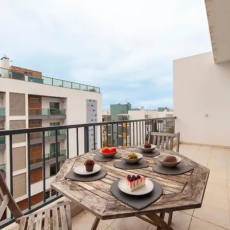 B04 - Luxury 2 Bed W Terrace Pool *