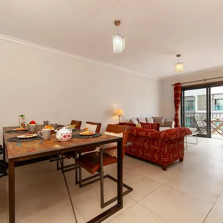 شقة B04 - Luxury 2 Bed With Terrace Pool لاغوس